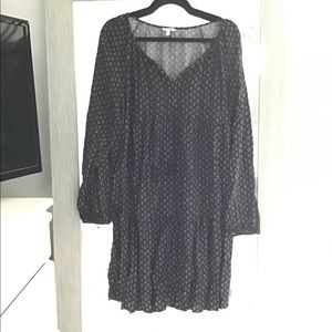 Black and white long sleeve dress